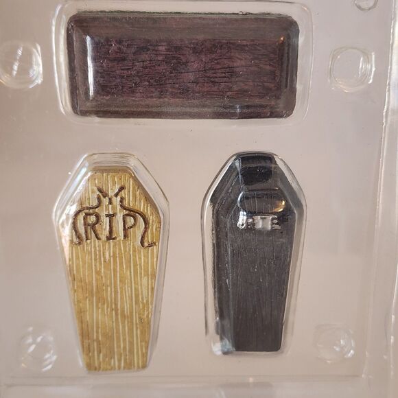 LEMAX Spooky Town Set of 3 Coffins 2007 New In Packaging #14853 - Picture 6 of 11